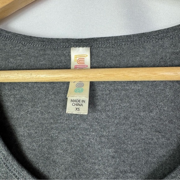 Lularoe Dark Gray Scoop Neck Short Sleeve T-Shirt XS - Picture 4 of 4